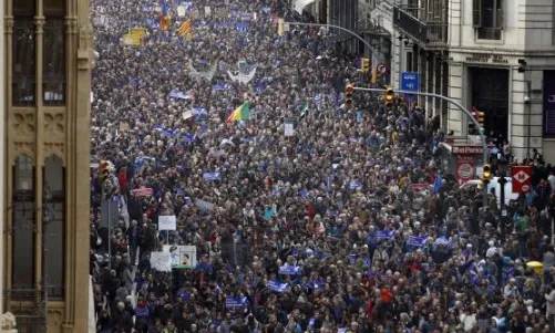 Manifestació a Barcelona demanant al Govern l'acollida de persones refugiades.