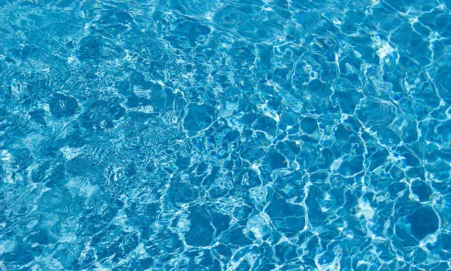 Captura de pantalla de l'aigua d'una piscina