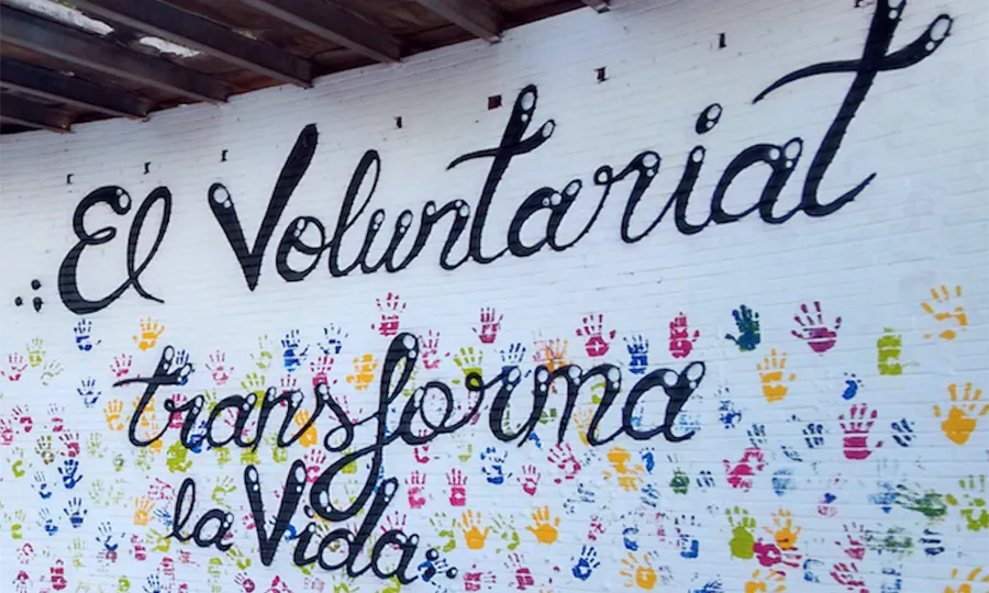 Mural 'El voluntariat transforma la vida'
