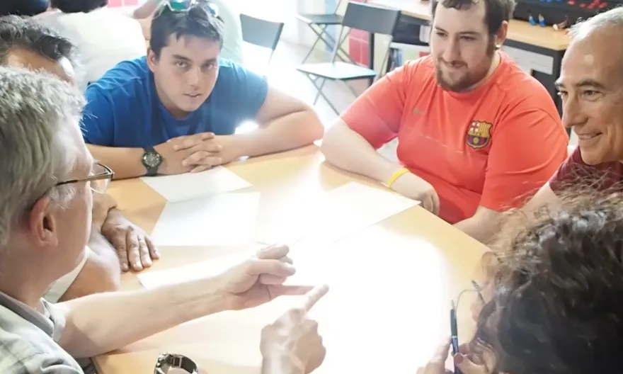 L'objectiu del programa és acompanyar un jove en la seva inserció laboral.