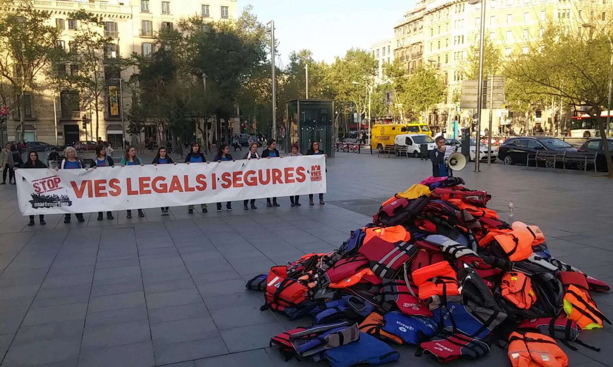 Acció sorpresa de la plataforma Stop Mare Mortum a Barcelona