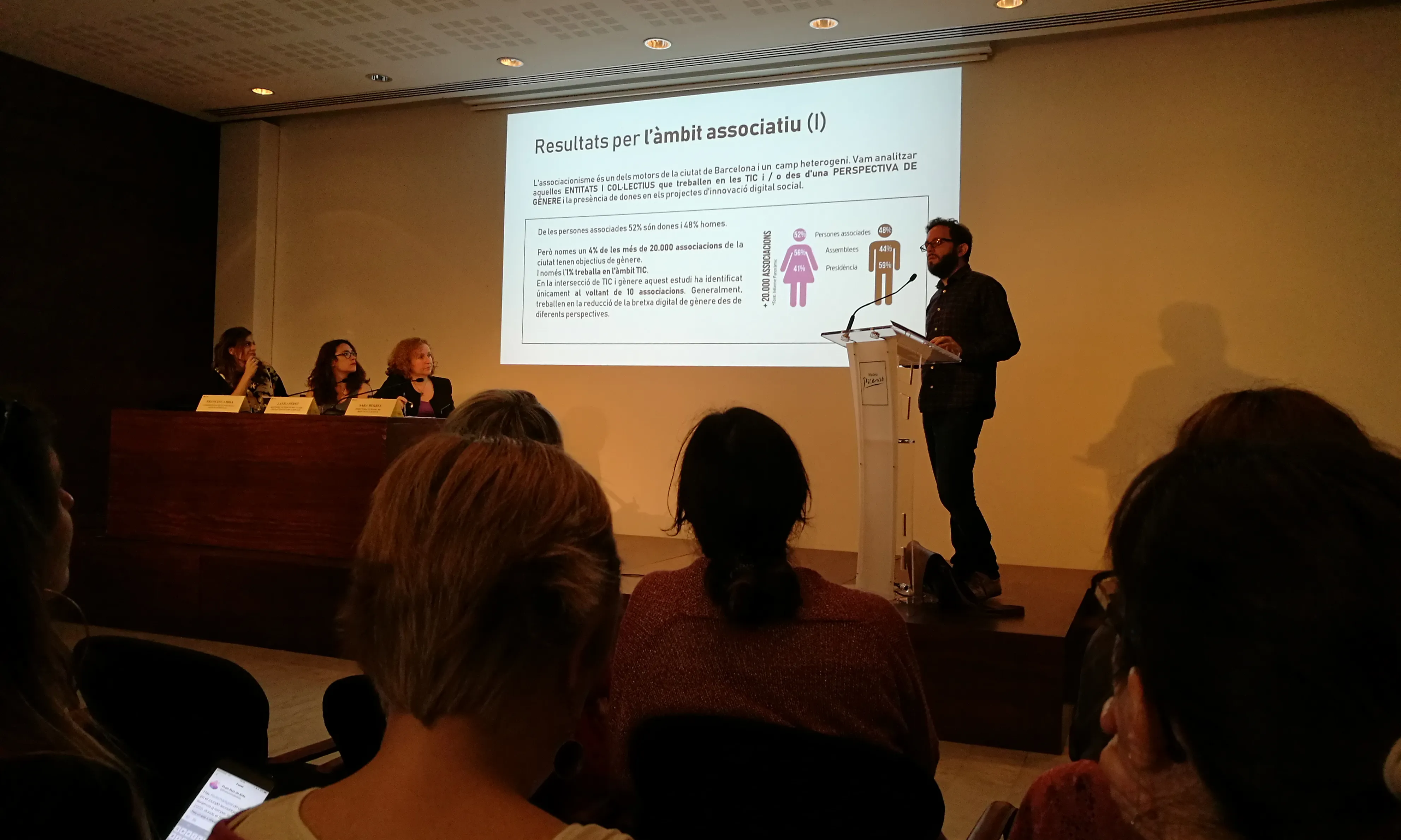 Eticas Foundation ha estat l'encarregada de realitzar l'estudi 'Lecosistema de les TIC des de la perspectiva de gènere a Barcelona'. Mariano Martín va presentar els resultats en la jornada del 18 de maig. 