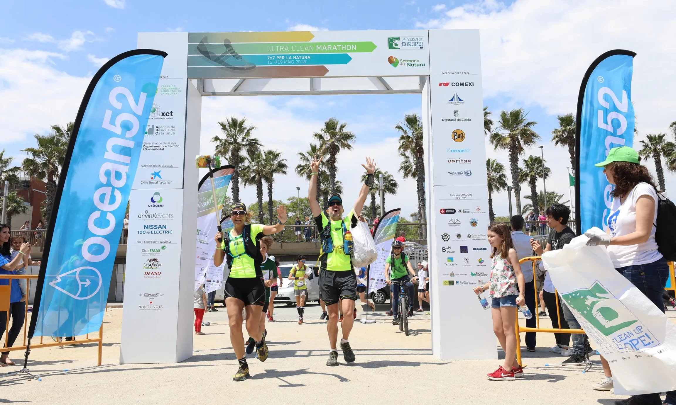 Nicole Ribera i Albert Bosch creuen la meta de la setena i última marathó de l'Ultra Clean Marathon