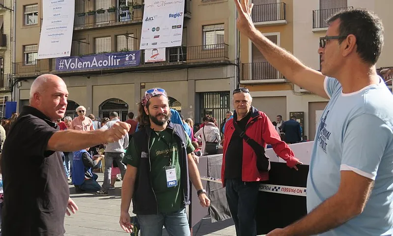 Jugant a la morra a Manresa