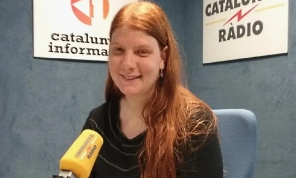 Carol Coll, presidenta de l'Associació de Naturalistes de Girona, durant una entrevista a Catalunya Ràdio
