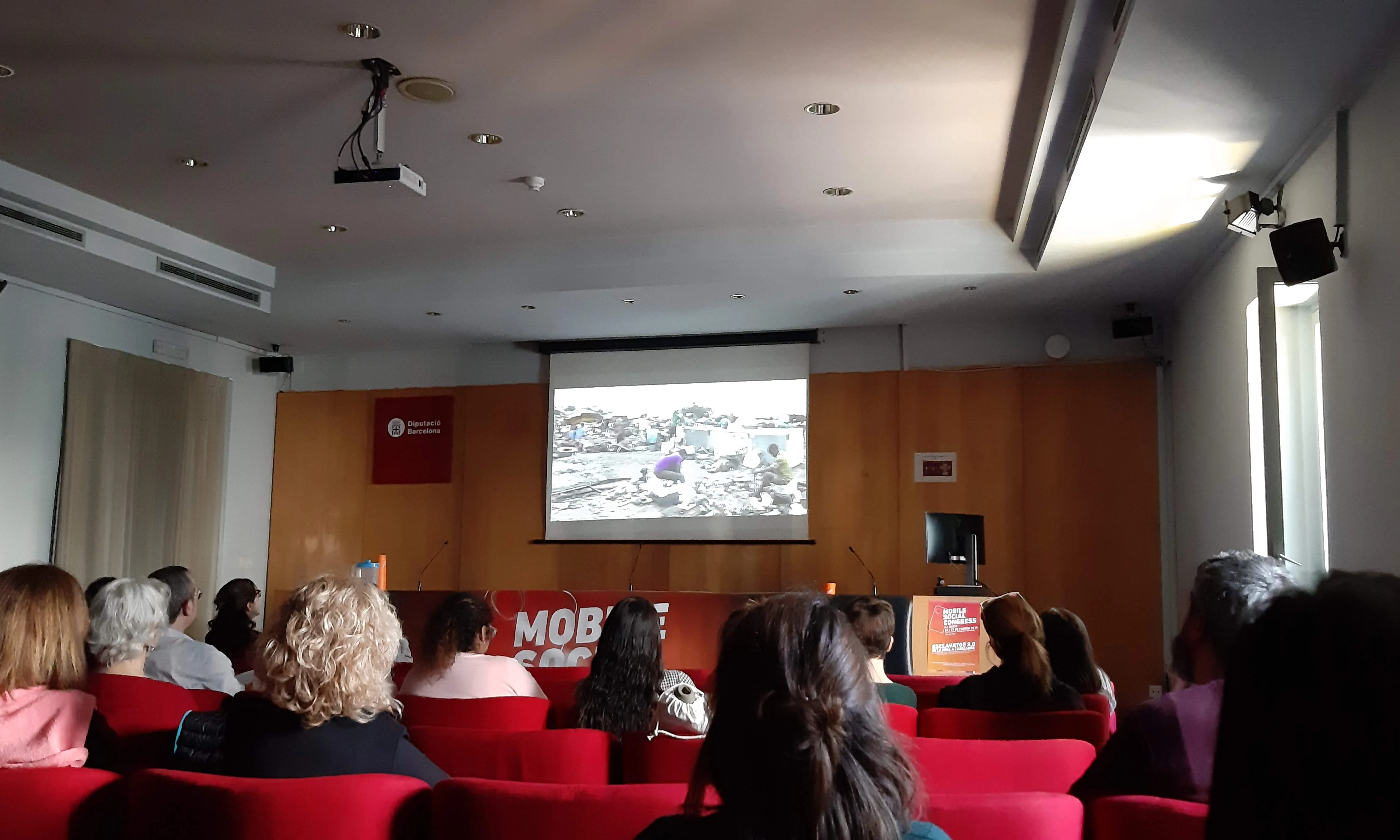 Projecció del documental "Projecte mòbil"