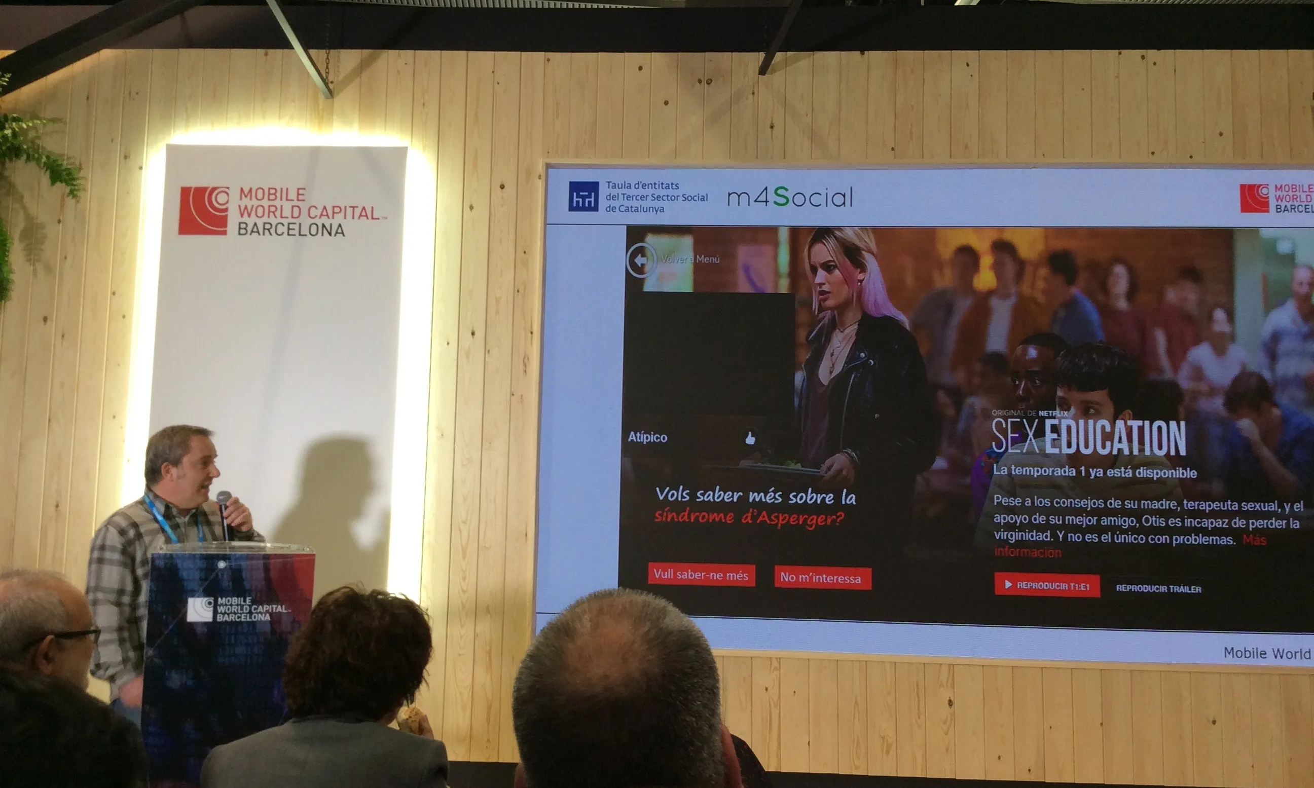 Gabriel González, responsable d'innovació de Fundesplai, presenta un Netflix solidari que permet fer captació de fons. 