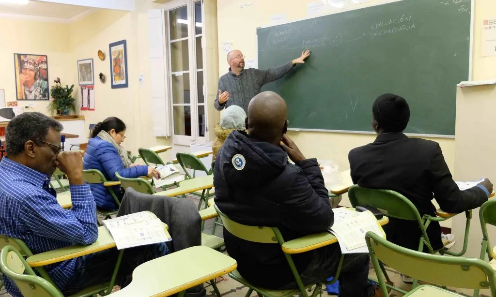 Programes de reinserció laboral per a persones immigrants