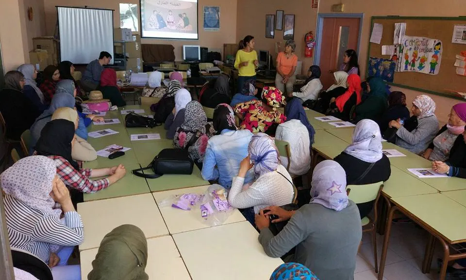 bayt-al-taqhafa dóna formació a dones. 