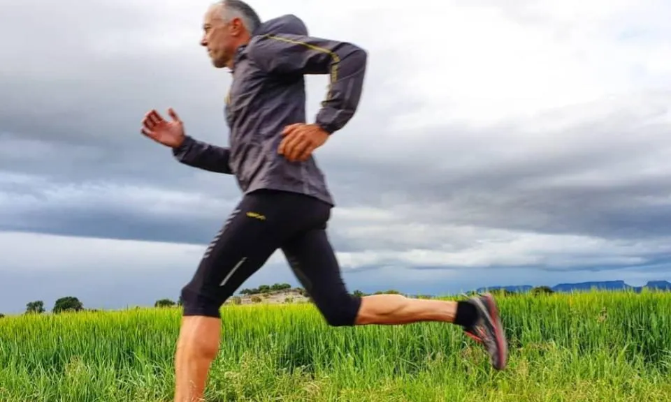 Albert Bosch correrà la ultramarató de 250 km al desert del Gobi, a Mongòlia, per salvar la fageda de Milany i atraure l'atenció a la necessitat de preservar els boscos madurs. Font: Albert Bosch Albert Bosch correrà la ultramarató de 250 km al desert del