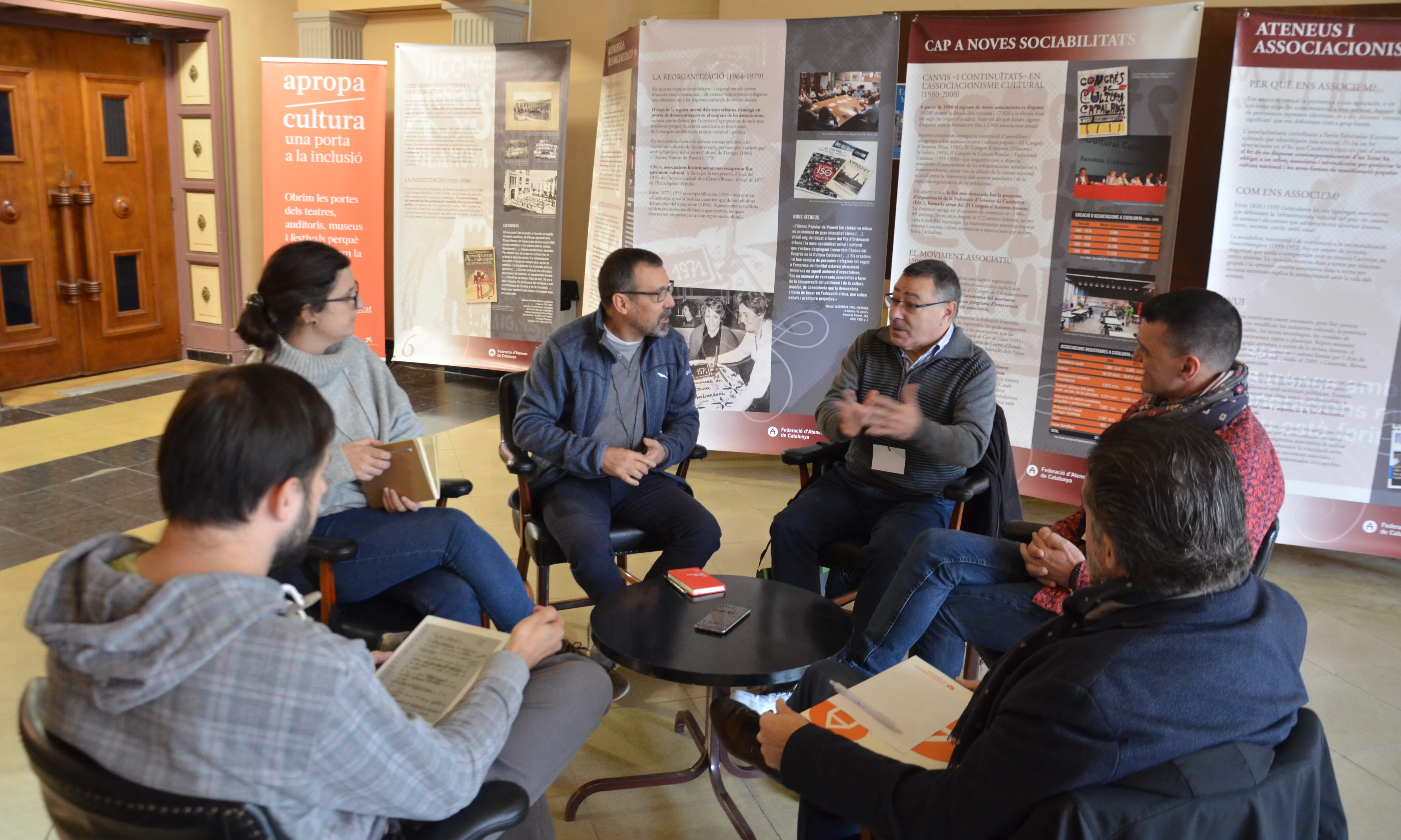 Taula de debat entre els delegats territorials per a la Revista Ateneus