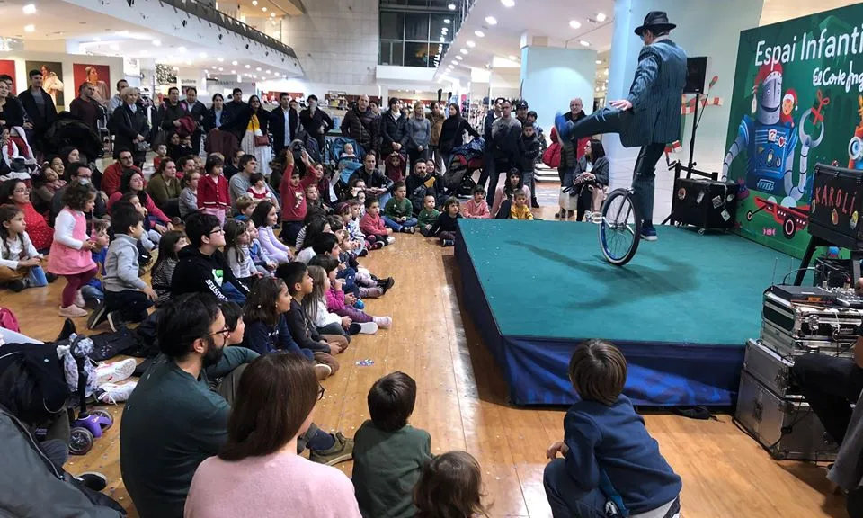 La Fundació La Roda organitza diferents espectacles infantils en col·laboració amb El Corte Inglés.