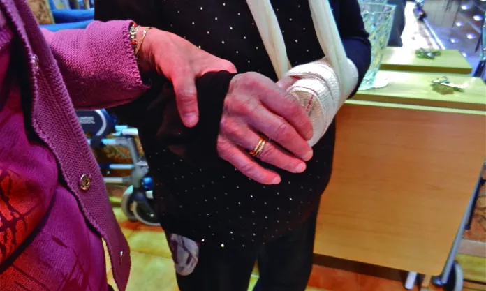 Les persones voluntàries de 'Grans Actius' acompanyen a la gent que ho necessita als centres de salut. 