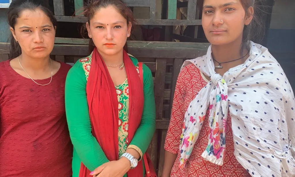 Manisha B., Tulasi i Kamala volen participar del projecte Edufem de be artsy