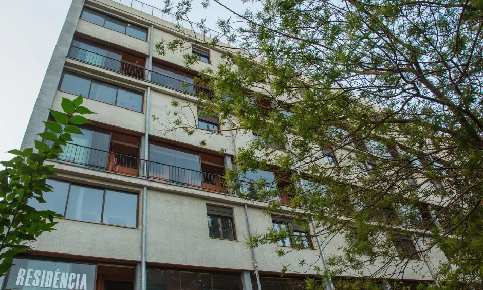L'edifici residencial es transformarà en 17 habitatges socials per a persones vulnerables.