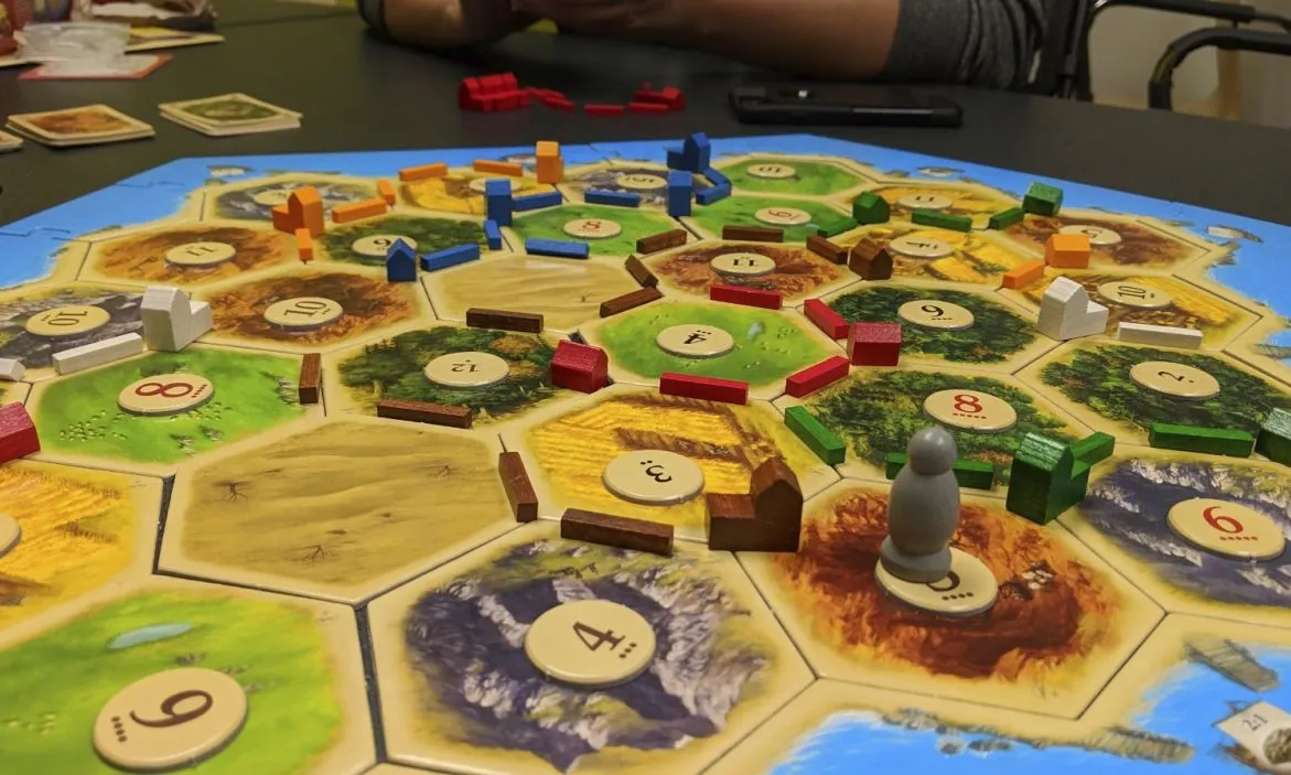 L'actual i exitòs joc 'Catan' està també disponible per a jugar en línia.
