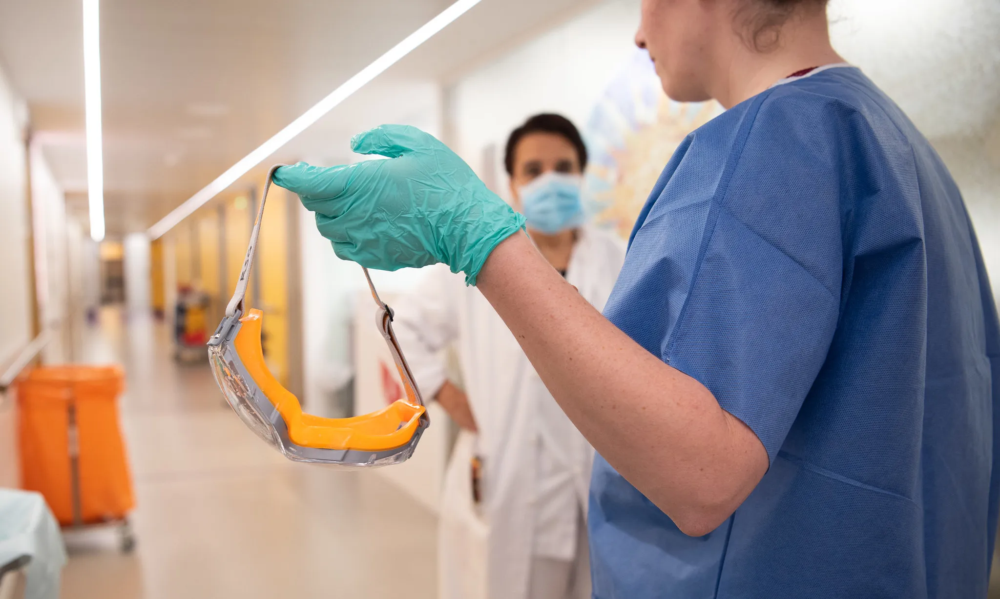 Les sanitàries han de protegir-se per intentar no contagiar-se del covid-19