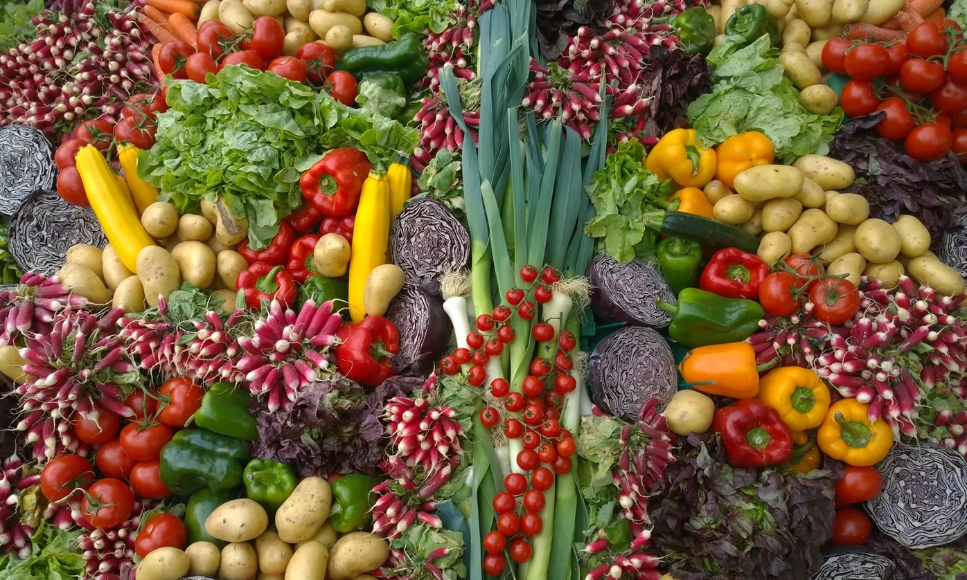 Algunes d'aquestes iniciatives neixen amb l'objectiu de recpatar aliments i productes de primer necessitat. Font: Unsplash.