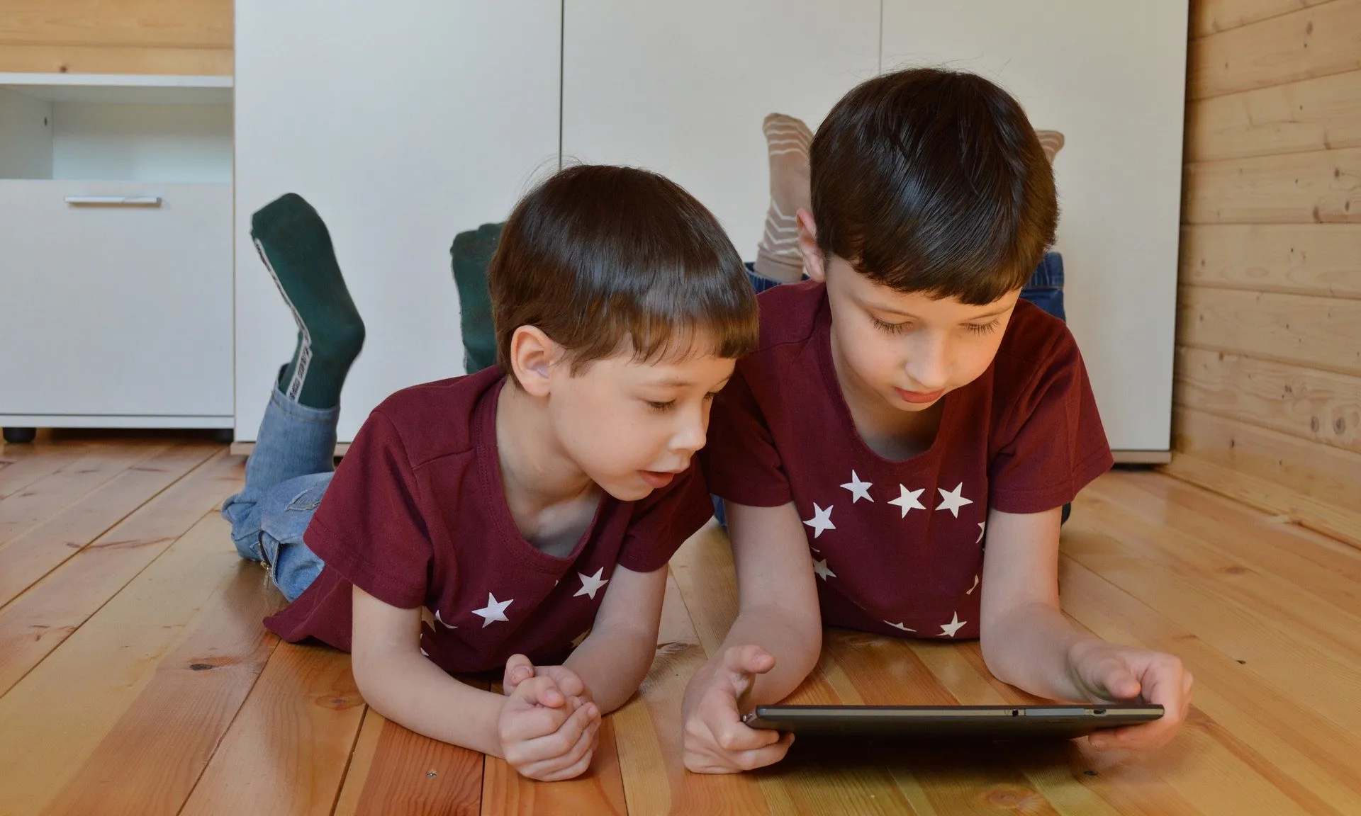 Els experts consideren que els centres que han enviat molta feina i deures als infants els han acabat estressant.