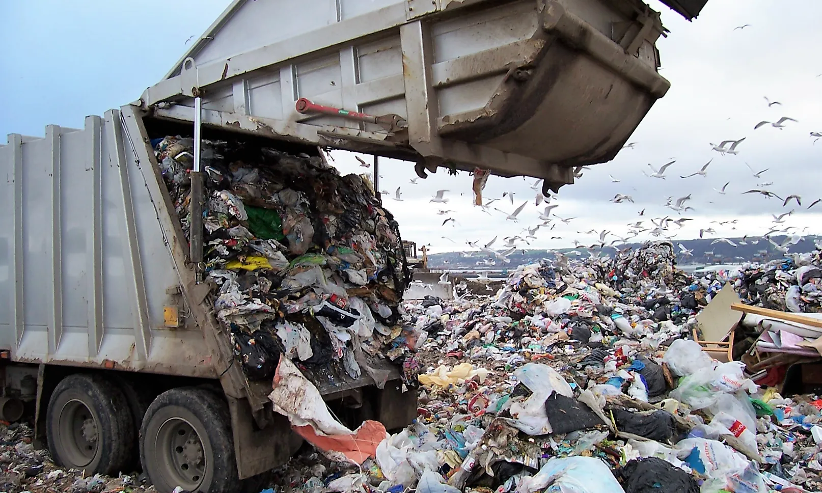 Els municipis tenen grans despeses a causa del mal reciclatge i de la brossa no reciclada.