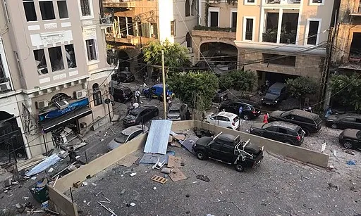 Un barri de Beirut totalment destrossat després de l'explosió. Imatge de Anchal Vohra. Llicència d'ús de Domini Públic.