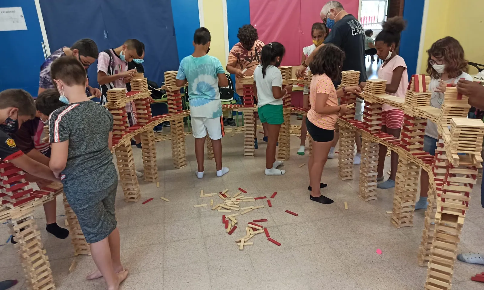 El Centre d'Esplai La Gresca treballa al barri de Pont-Vell Tiana i Quatre Cantons.