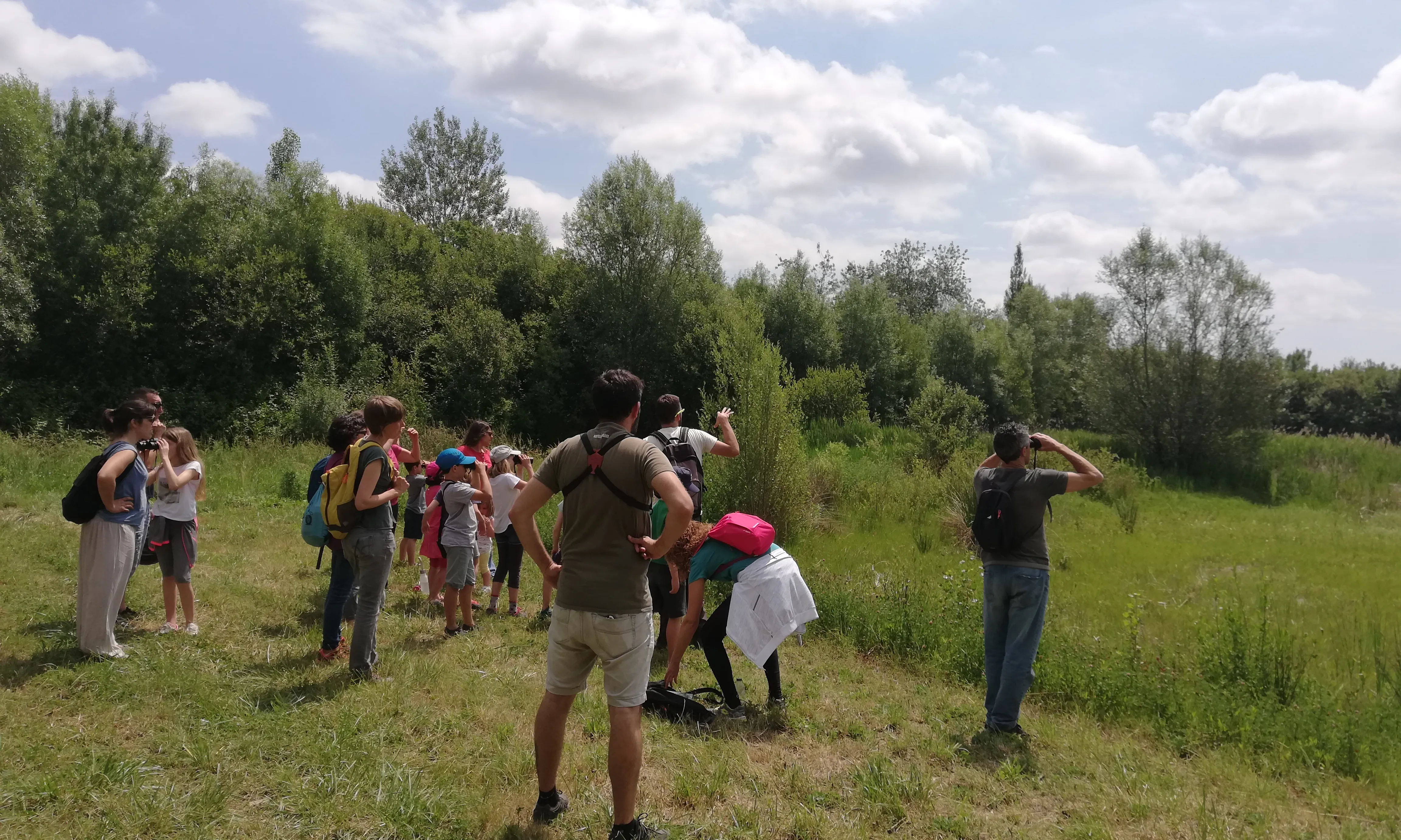 Membres de Limnos a l'alliberament de tortugues a l'estany de Can Morgat el 2019. 