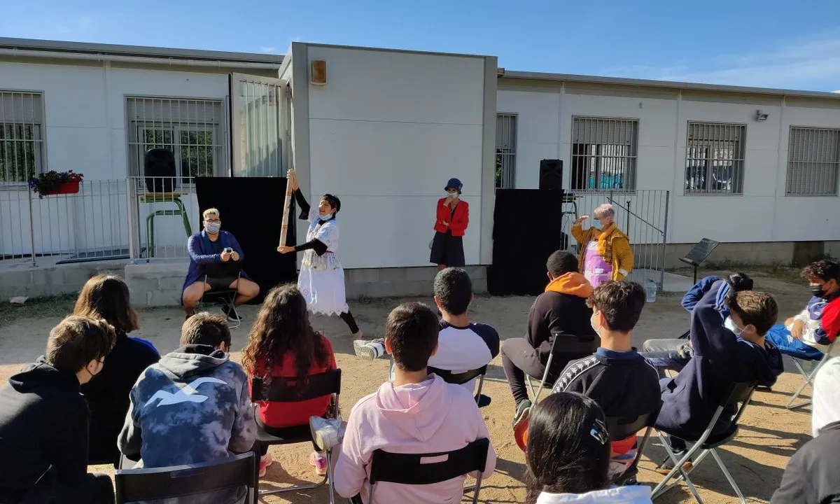 Activitat de La Xixa Teatre a l'Institut 9 de Santa Coloma de Gramenet.