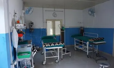 L'hospital a Sitalpati, al districte de Sindhuli, compta amb urgències, un aparell de radiologia, un laboratori, una sala de parts, quinze llits i consultes externes.