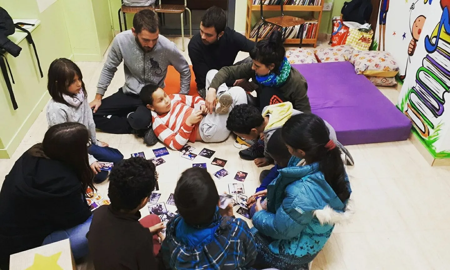 Espai amb els infants al local del carrer Sobrerroca