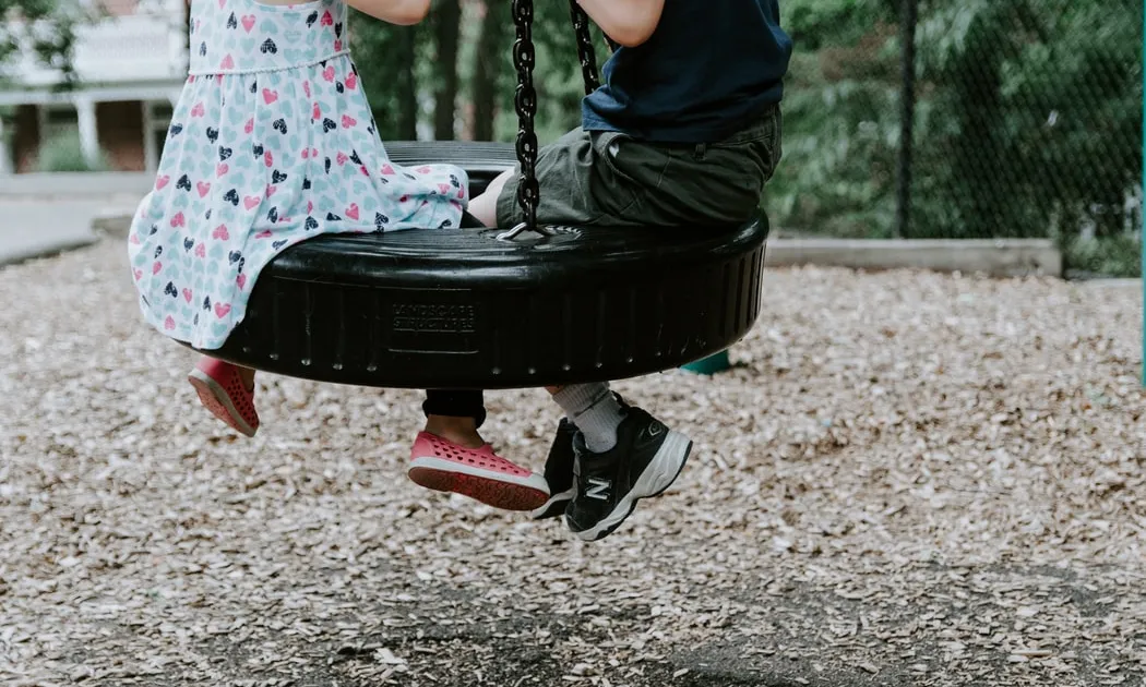 Aquest passat dijous 15 d’abril el Congrés ha fet un pas històric amb una llei que protegirà la infància enfront la violència. Font: Unsplash.