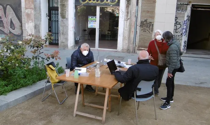 L'equip impulsor de Caixa d'Eines i Feines en una de les reunions habituals.
