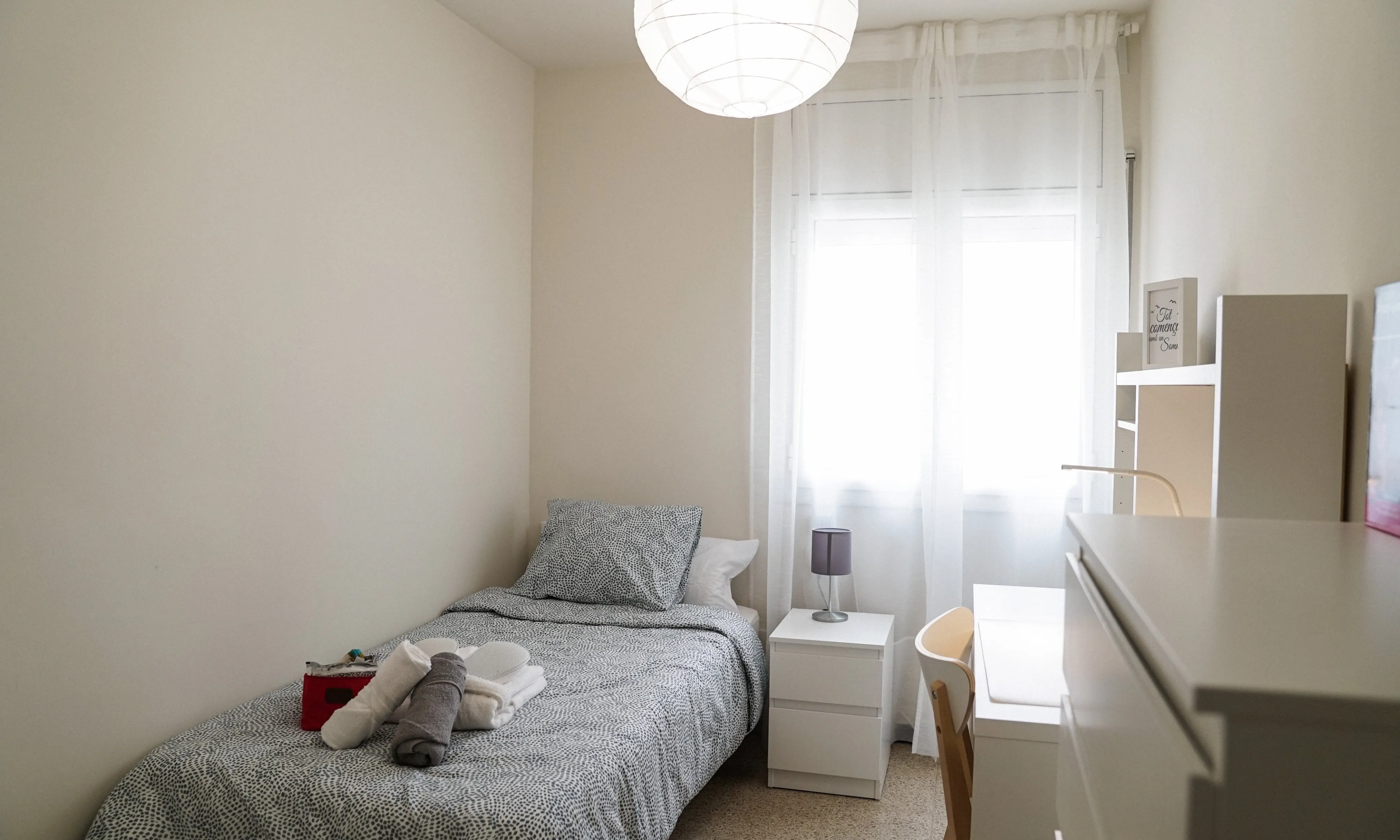 Una de les habitacions del centre residencial La Violeta