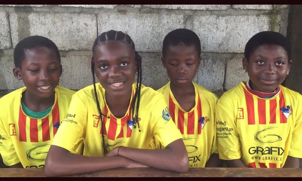 Participants al projecte de l'AE Ramassà a Etetack, un barri de Yaoundé, al Camerun.