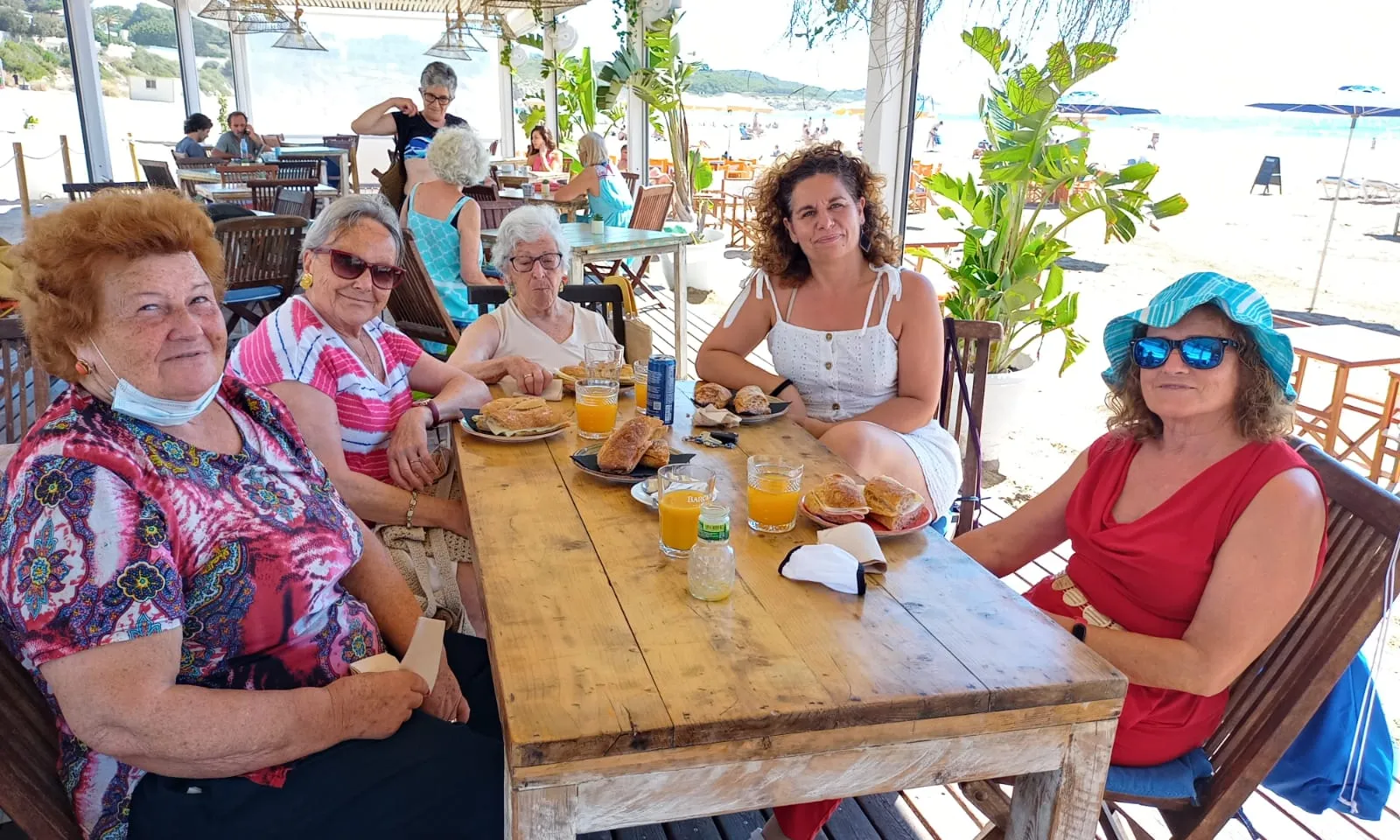 Els Amics de la Gent Gran de la delegació del Garraf van celebrar Sant Joan a la fresca.