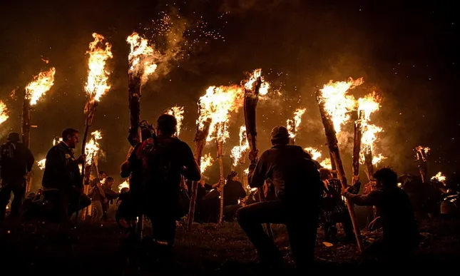 'Les falles del Pirineu' és un retrat d'una de les celebracions més antigues amb foc.