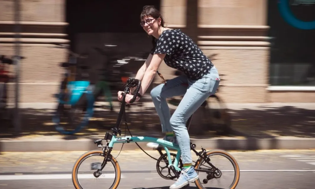 La bicicleta és un mitjà de transport saludable, pràctic i ecològic.