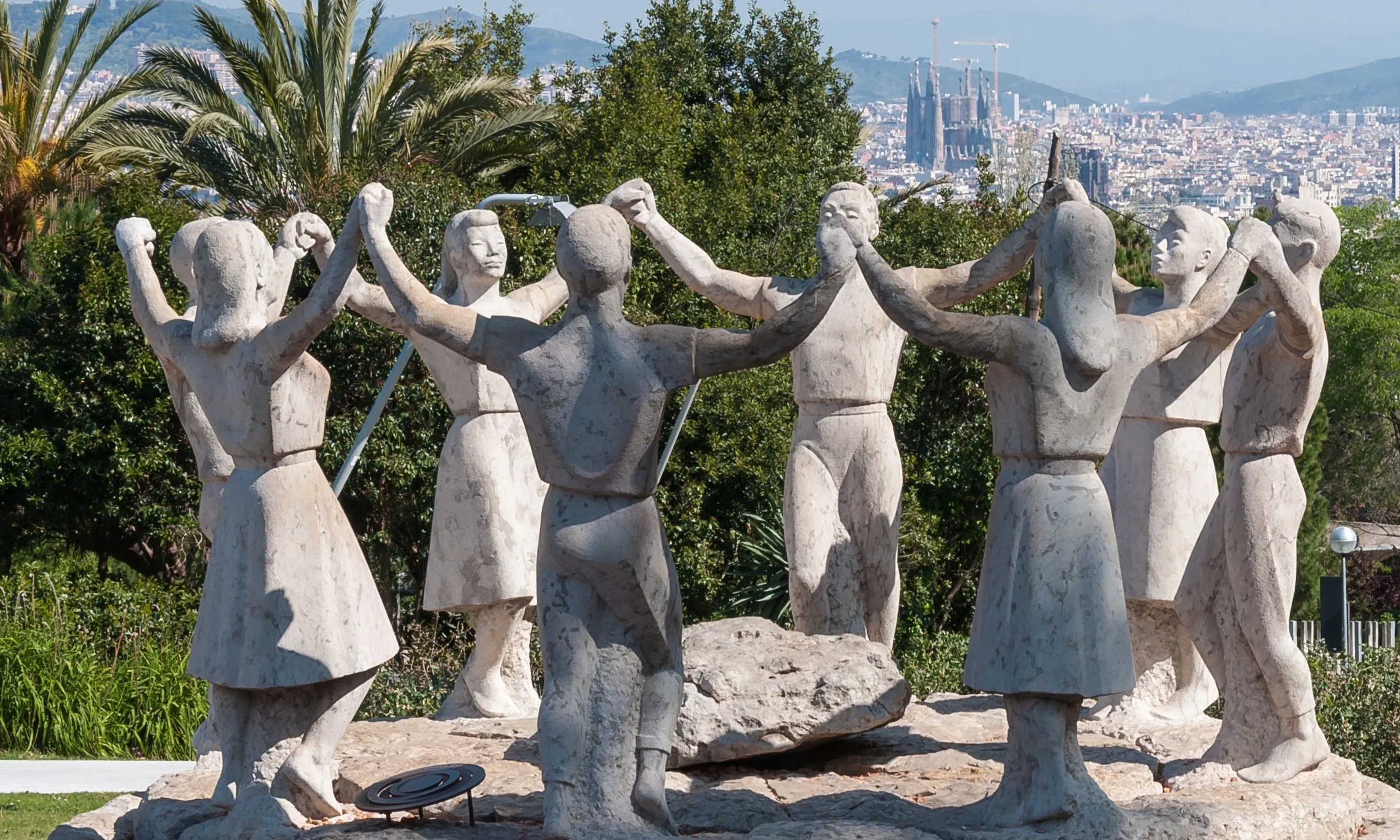 Monument a la Sardana completament restaurat, situat al Castell de Montjuïc