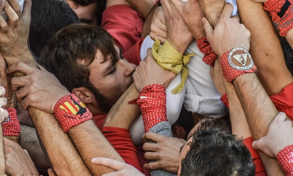 El document ha estat elaborat per la Comissió d'Equitat de la Junta de la Colla. 