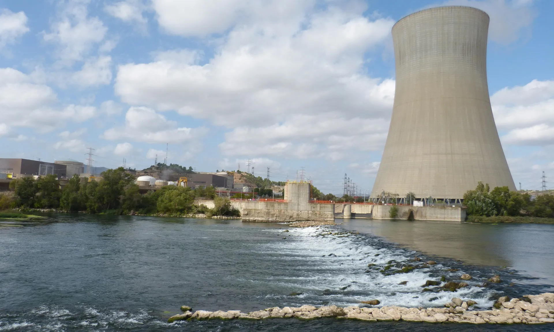 Central nuclear situada a Ascó, a la Ribera d'Ebre.