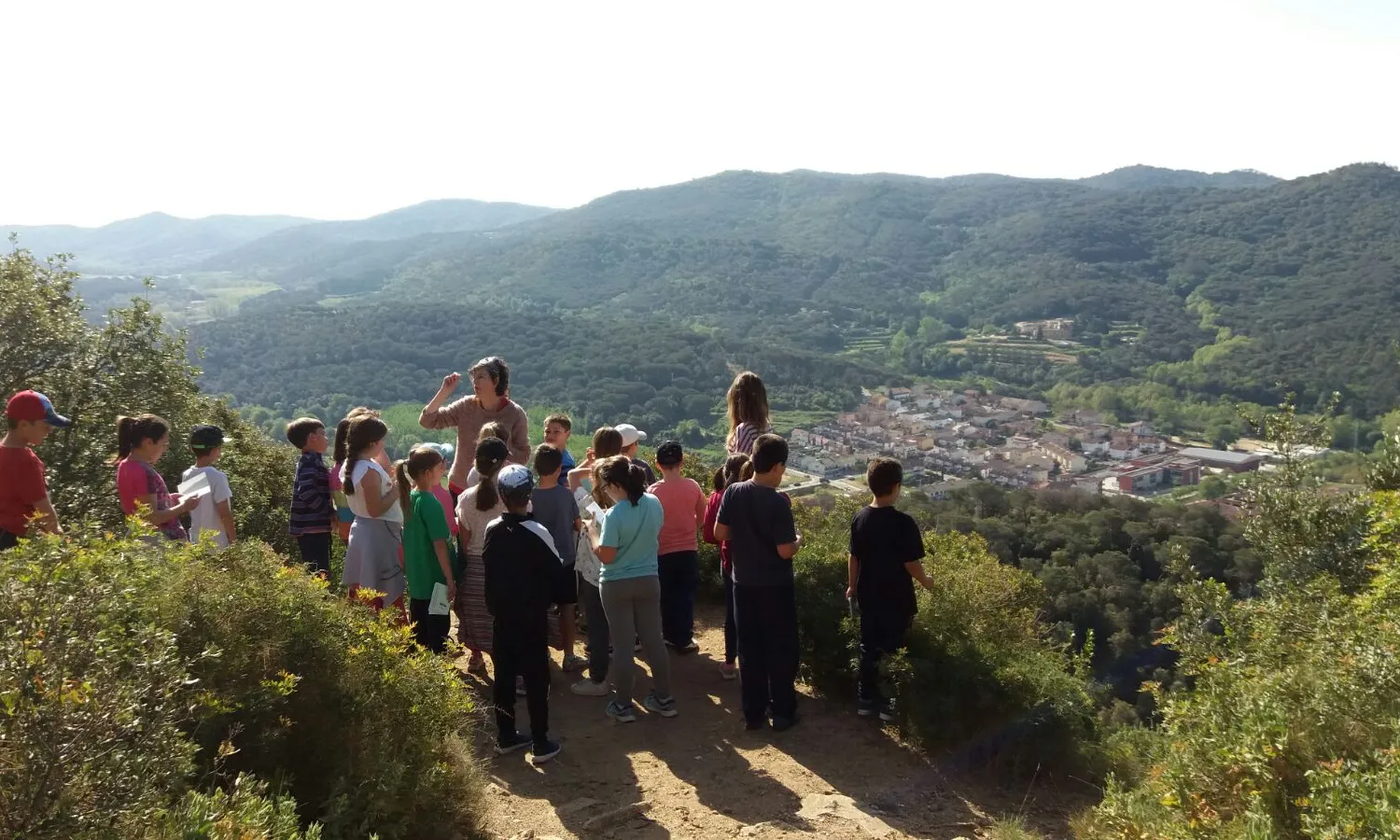 Interpretació del paisatge a Dosrius amb nens i nenes.