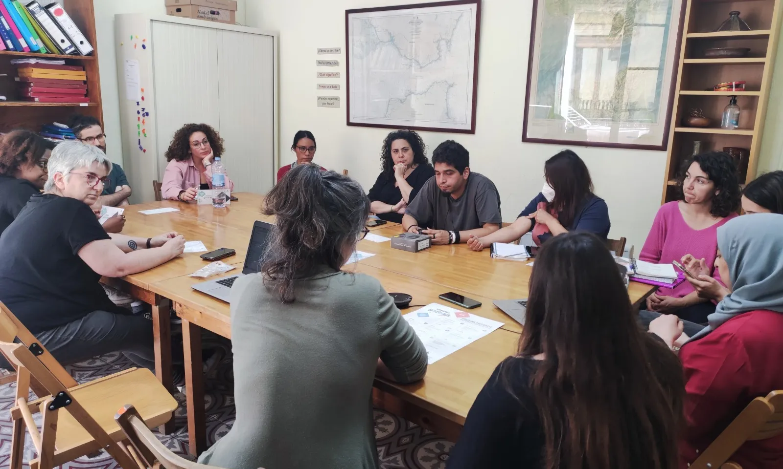 Una de les reunions de l'equip de la Fundació Bayt al-Thaqafa per preparar les jornades interculturals.