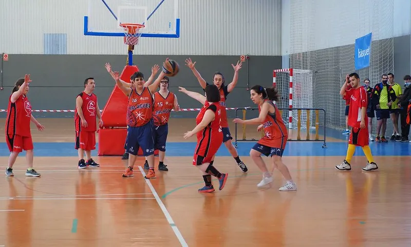 ACELL és una entitat que neix el 1971 davant la necessitat de fer alguna activitat esportiva en el temps de lleure.