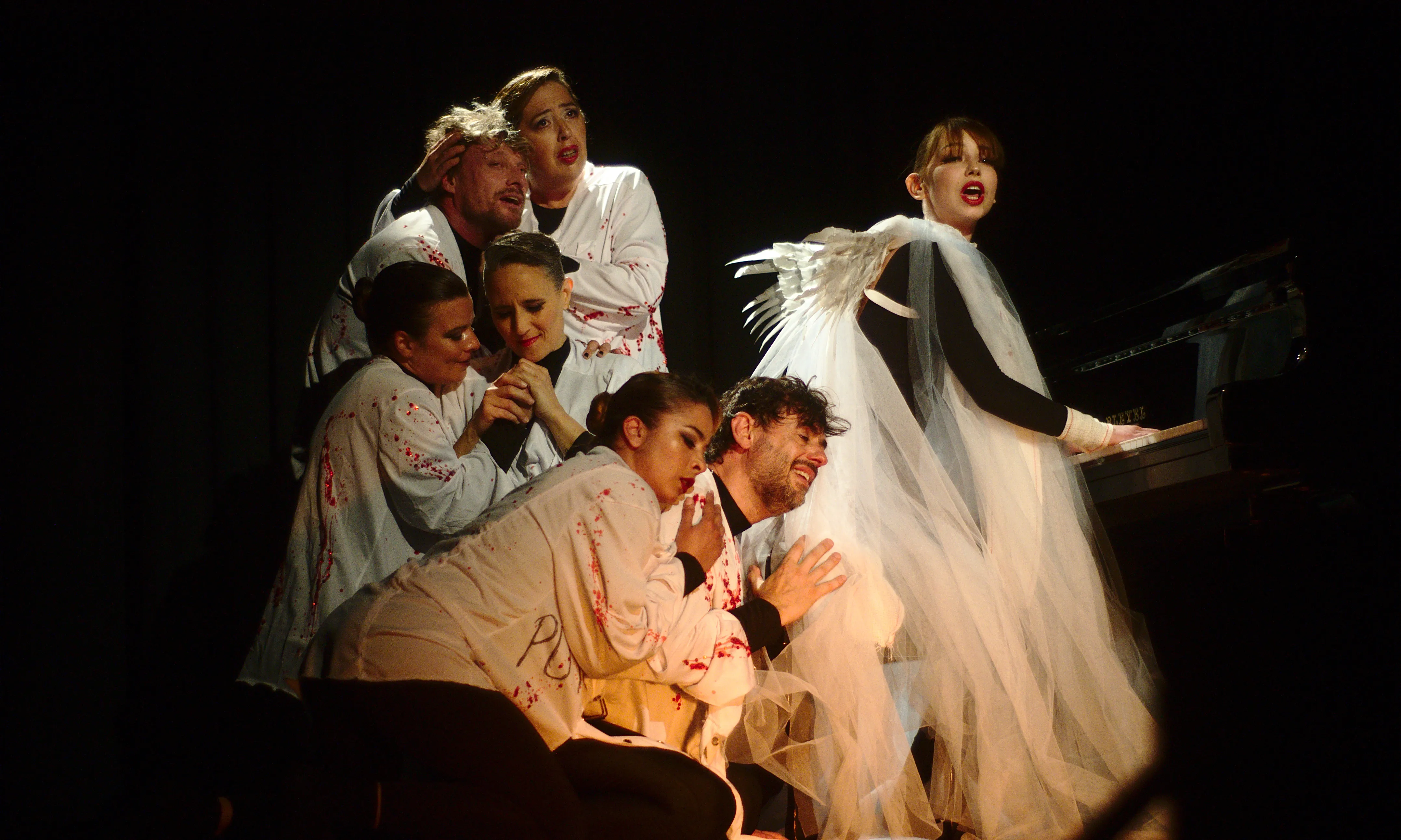 Imatge de 'Perfectes', un espectacle de dansa i teatre de la companyia I perquè no? de Llançà.