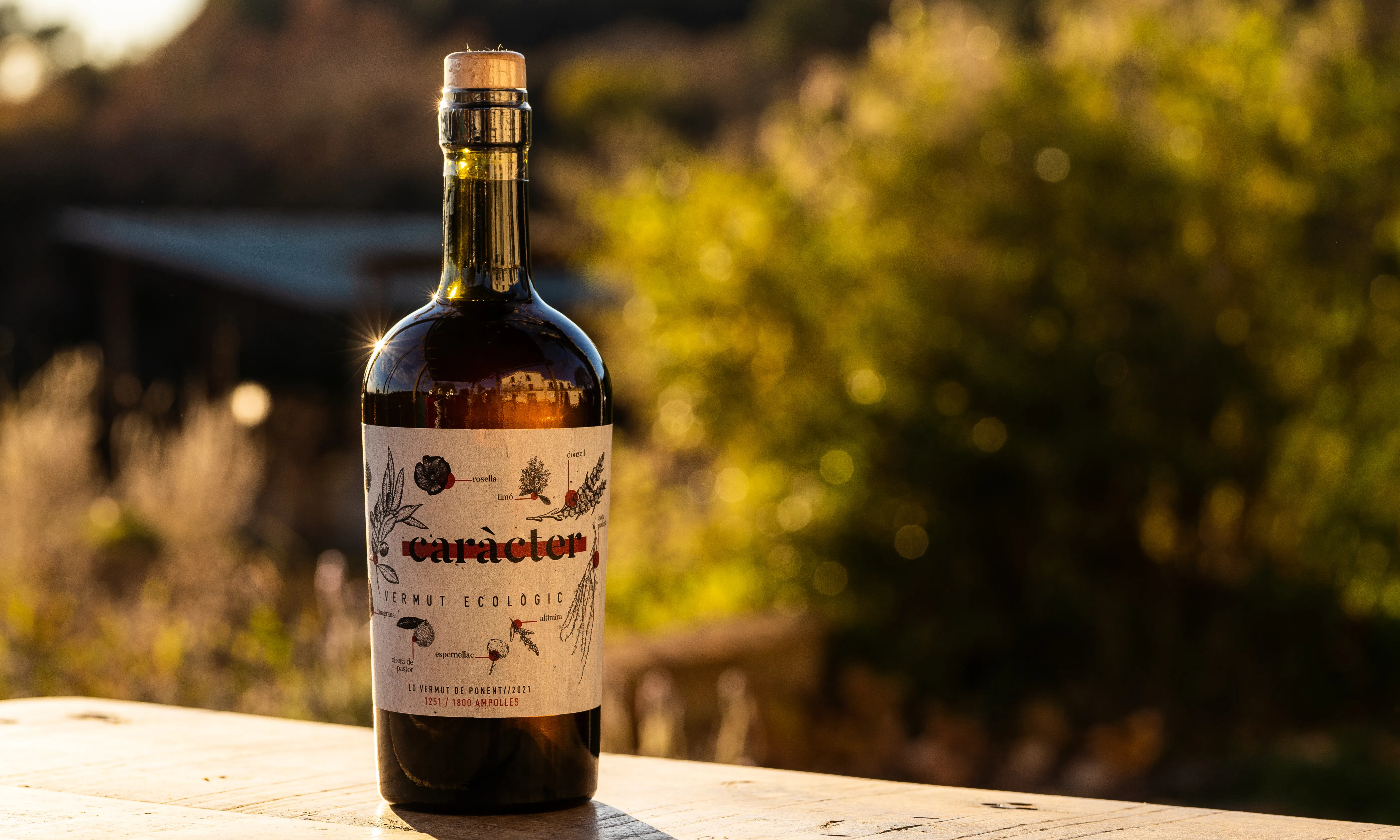 Una ampolla del vermut Caràcter de Tres Cadires.