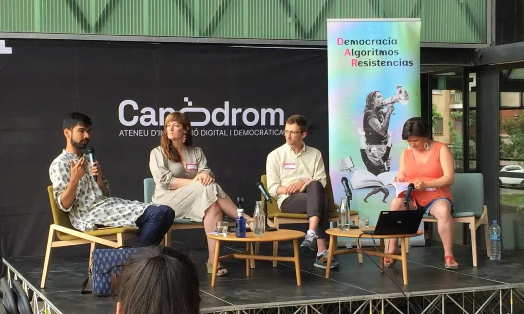 Una de les sessions de les jornades DAR al Canòdrom sobre democràcia, algoritmes i resistències.