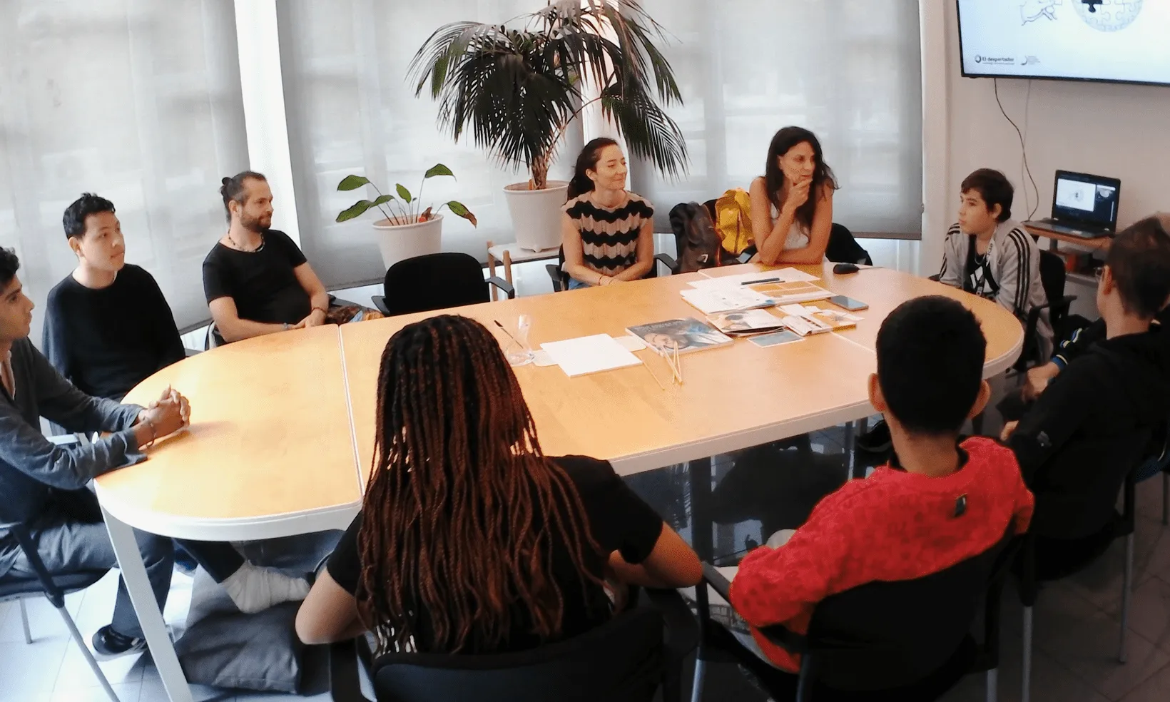 Els participants a 'No estàs sol' són joves d’entre catorze i vint anys que després del tractament comparteixen activitats, tallers i sessions d’orientació.
