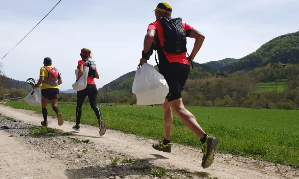 Tres participants d'una edició anterior de l'Ultra Clean Marathon.