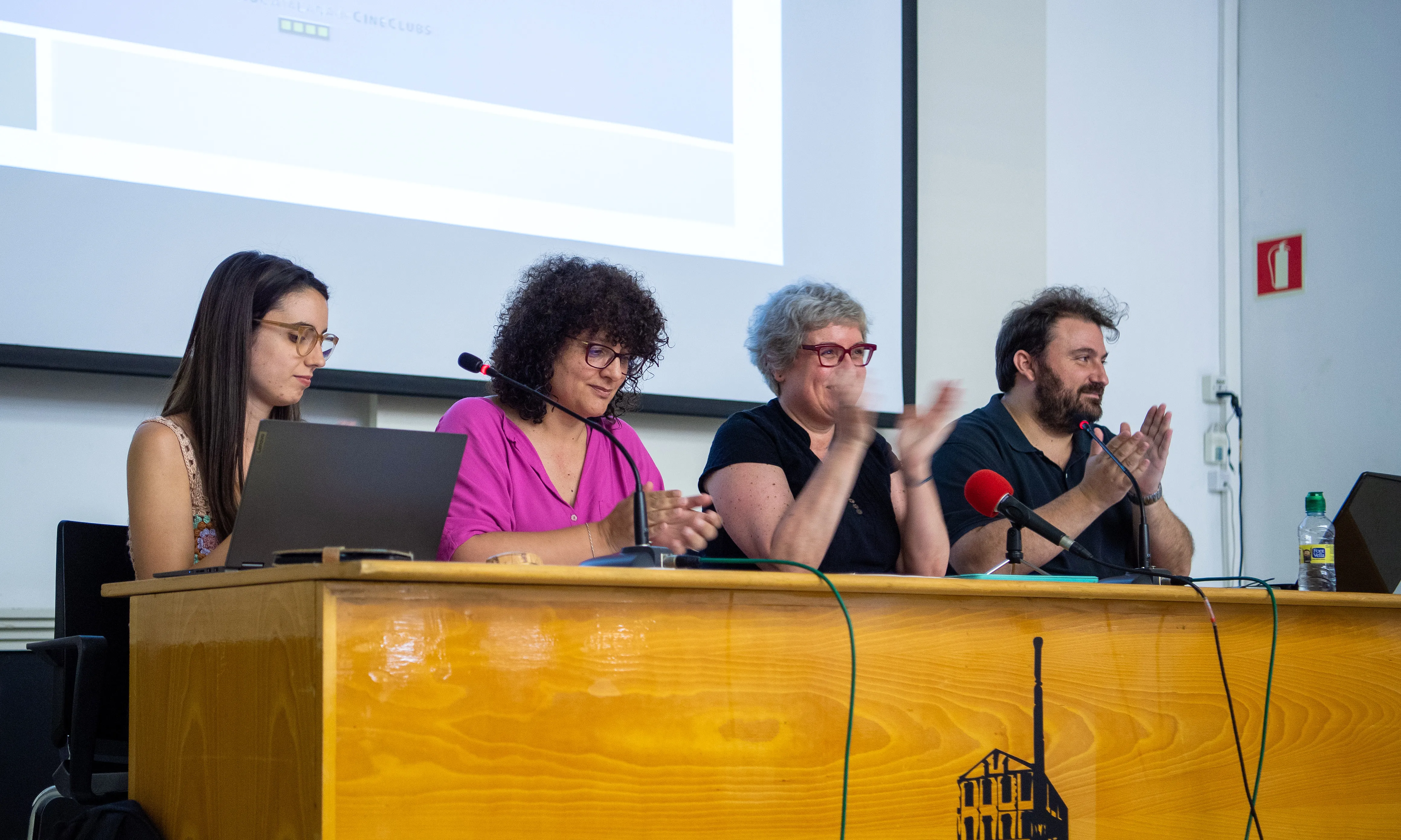 La tasca dels cineclubs rau en l'organització d'actes, sessions, activitats, xerrades i cursos per fomentar l'activitat cinematogràfica a la gran pantalla.