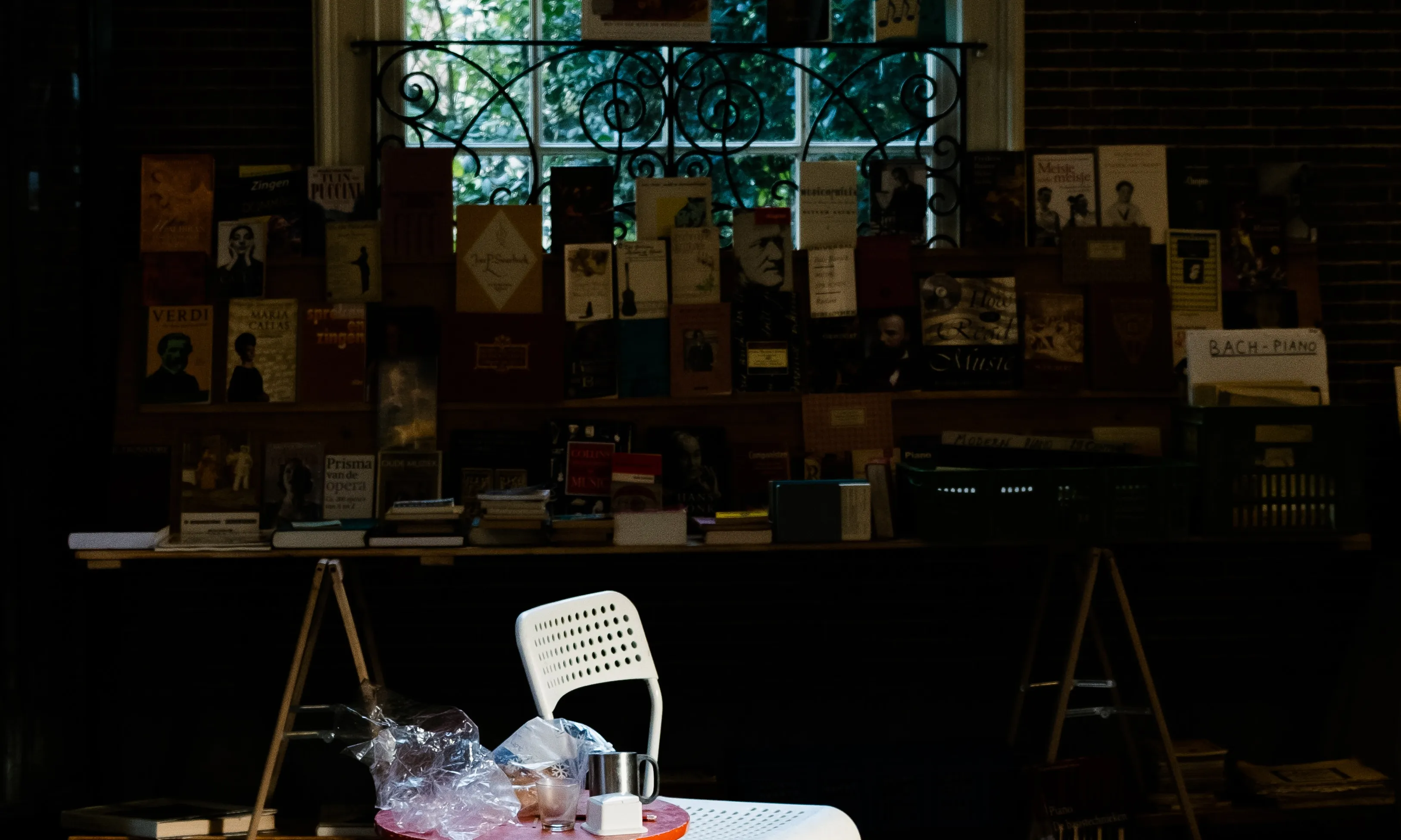 Espai amb llibres. Font: Pexels - Annaëlle Quionquion